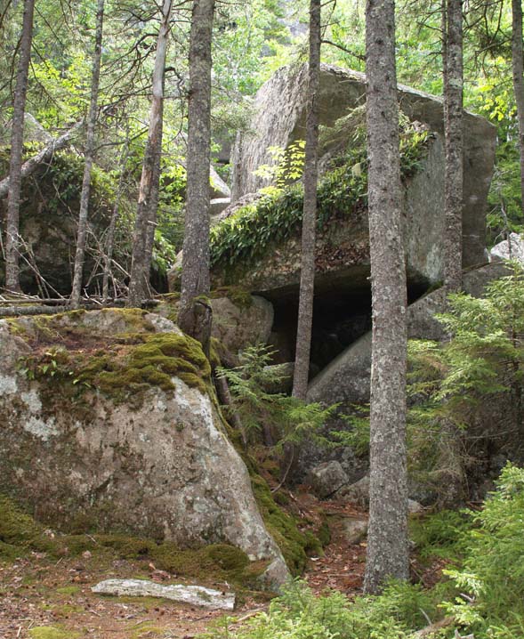 Boulders forming a slab cave along Valley Trail (photo by Webmaster)