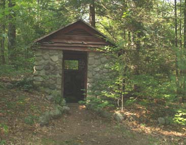 Stone hut near picnic area (photo by Webmaster)