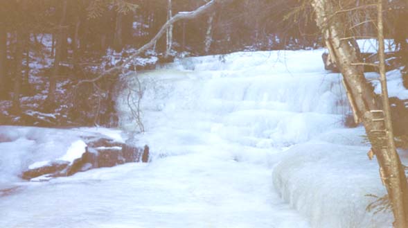 Frozen cascades (photo by Webmaster)