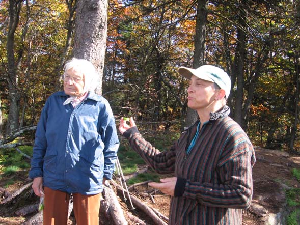 Reinhild (on the right) and her 82-year-old mother on the trail (photo by Dennis Marchand)