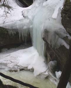 Frozen falls in gorge area (photo by Webmaster)